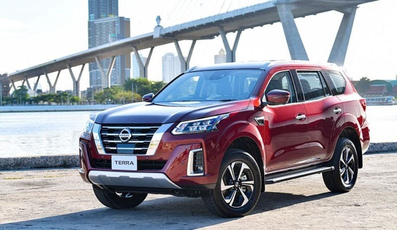 So kè kẹt xe Hà Nội: Corolla Cross Hybrid "ăn đứt" so với Kona xăng