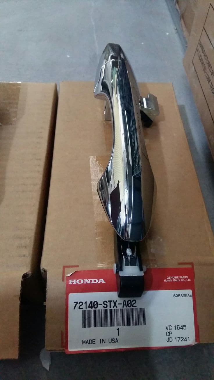 Tay nắm cửa sau tài